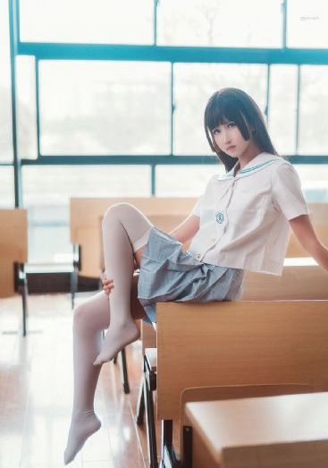 女大学生的沙龙室在线